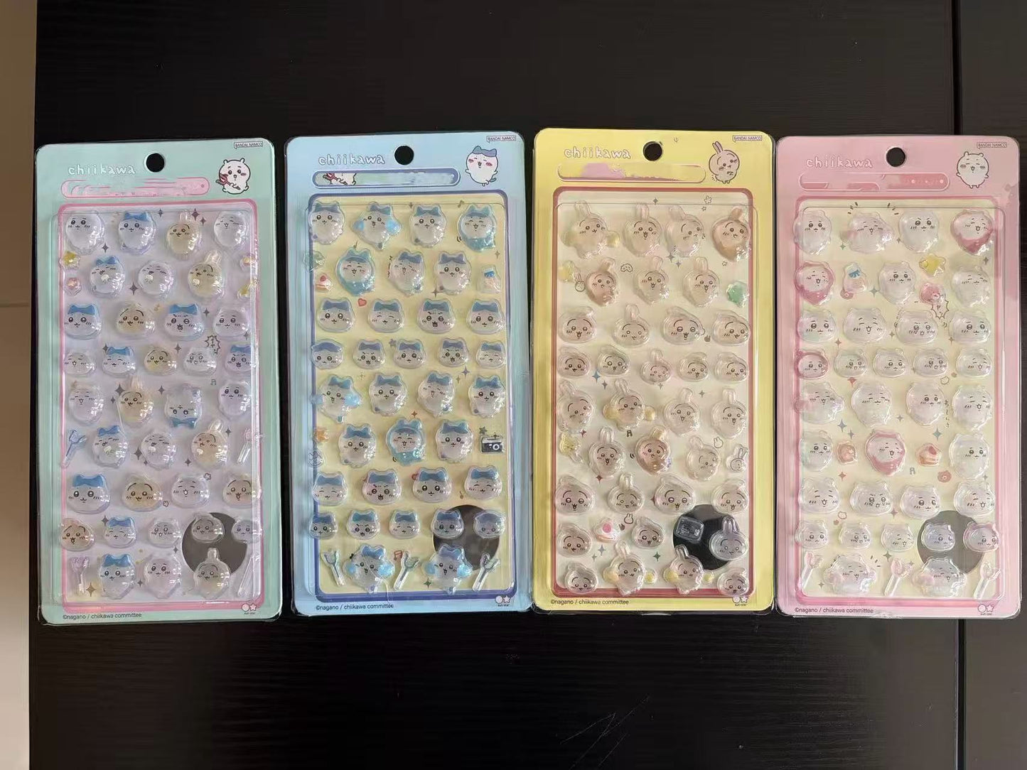 AA💖ちいかわ1  硬いシール 4種類  硬殻包装